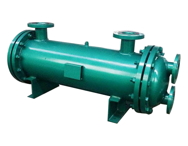 <b>管殼式換熱器又稱為列管式換熱器。是以封閉在殼體中管束的壁面作為傳熱面的間壁式換熱器。這種換熱器可用各種結(jié)構(gòu)材料（主要是金屬材料）制造，能在高溫、高壓下使用，結(jié)構(gòu)簡(jiǎn)單、造價(jià)低、流通截面較寬、易于清洗水垢；但傳熱系數(shù)低、占地面積大。 管殼式換熱器有固定管板式汽-水換熱器、帶膨脹節(jié)管殼式汽-水換熱器、浮頭式汽-水換熱器、U形管殼式汽-水換熱器、波節(jié)</b>