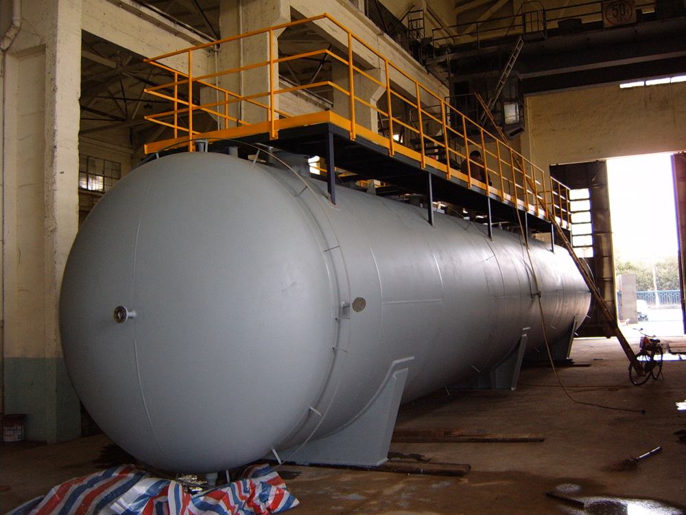 <b>合理選配鍋爐容量 對于鍋爐容量設(shè)計的選配，過去往往按規(guī)范要求，依據(jù)最大熱負荷來確定鍋爐容量，熱負荷的波動只能通過鍋爐燃燒來調(diào)整相匹配，不但加大了成本投資，而且鍋爐常</b>