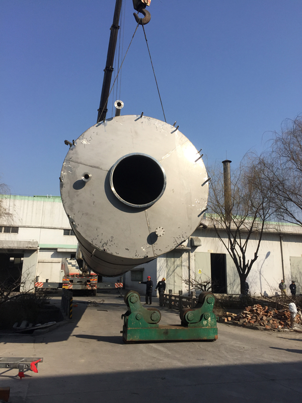 <b>不銹鋼、碳鋼制槽車、臥式立式貯罐、高位槽、計(jì)量罐。特殊規(guī)格可按用戶需求設(shè)計(jì)、制造。</b>